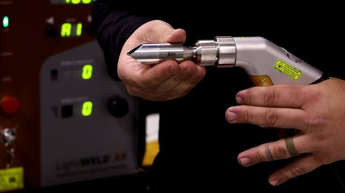 Switching between welding and cleaning nozzles